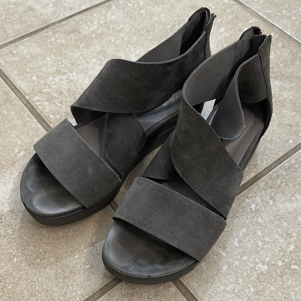 Eileen Fisher- Stylish Sport Gray Suede Sandals EUC